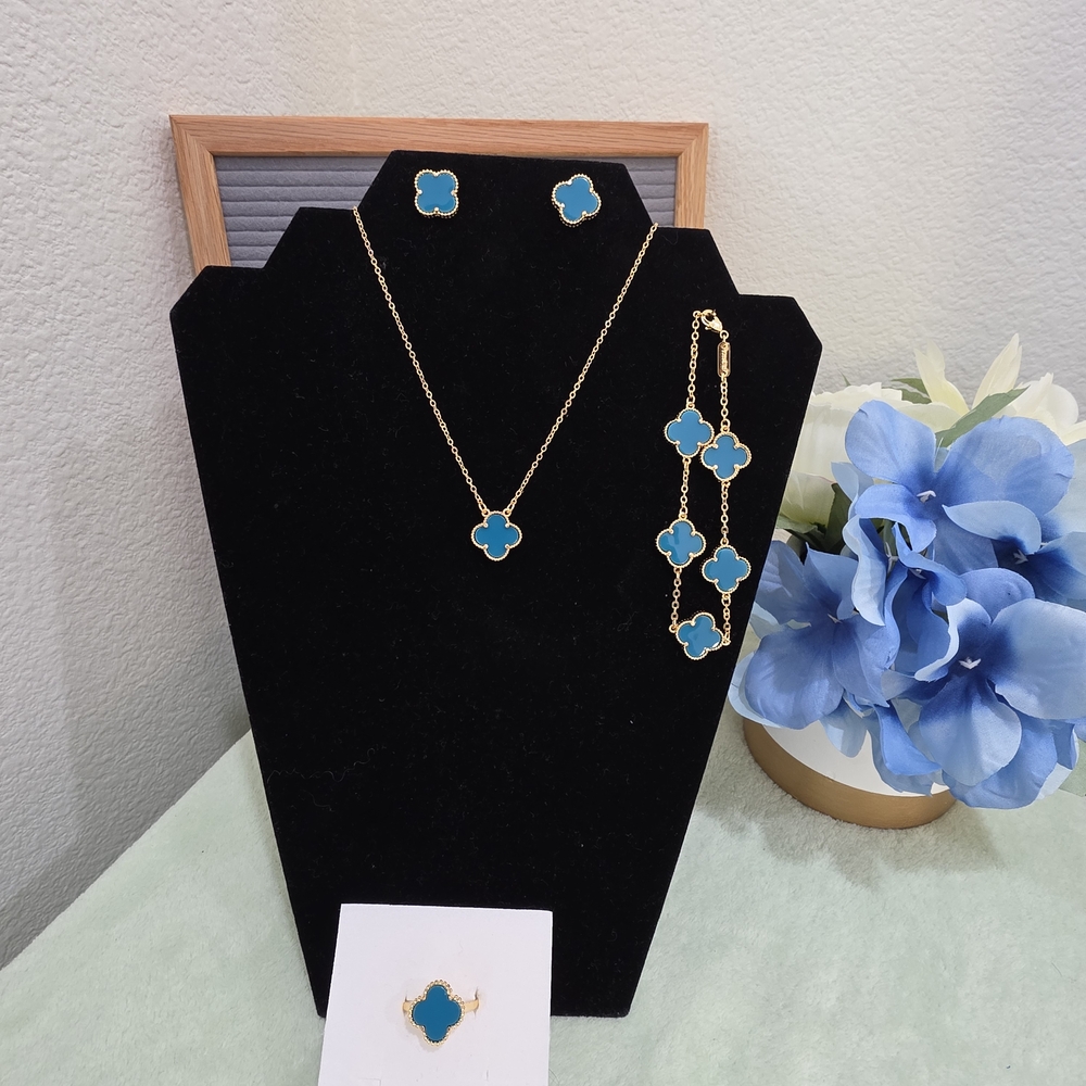 Elegant Gold and Blue Clover Jewelry Set